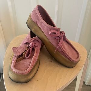 Clarks Wallabee Pink Loafers 6.5 Women